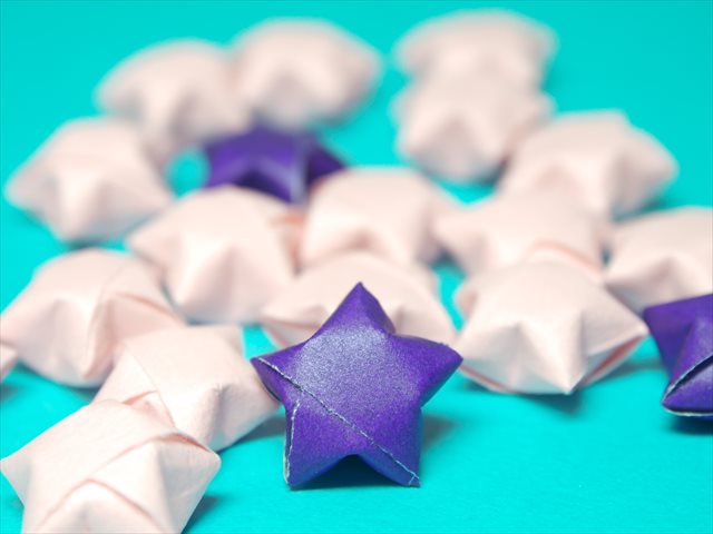 【SALE／78%OFF】 正方形の折り紙 折り紙の星カラフルなシート星のカードメニューメモを作るための子供のための折り紙紙